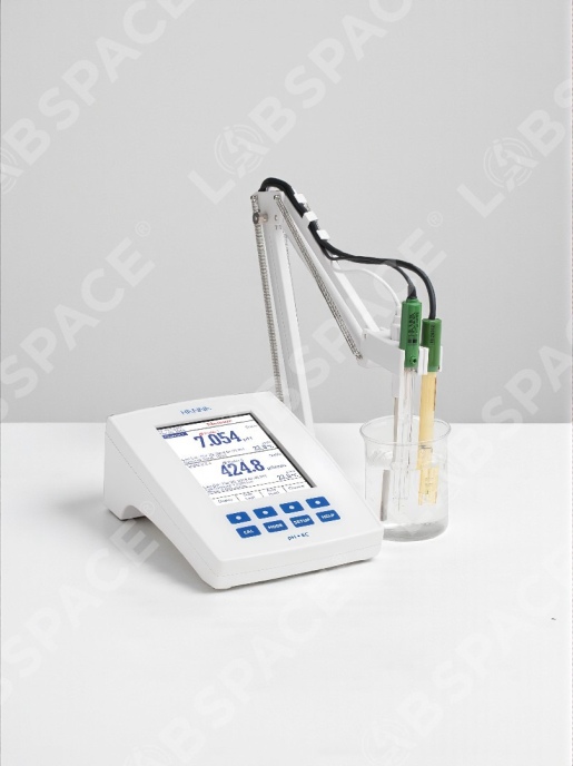 Стационарный pH/ISE/EC-метр HANNA Instruments HI5522-02