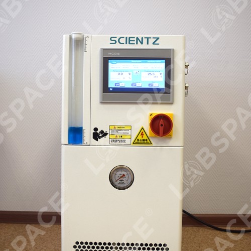 Термостаты SCIENTZ с точностью поддержания температуры 0,1 градус.